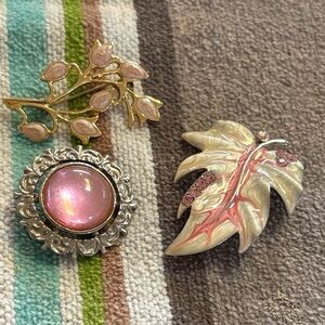 Elegant Brooch Set with Pink and Cream Accents